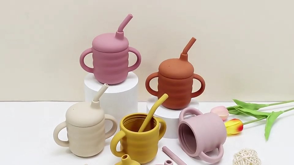 LA TASSE D'APPRENTISSAGE EN SILICONE™|UNE ALIMENTATION SÛRE ET CONFORTABLE - maman-bambin