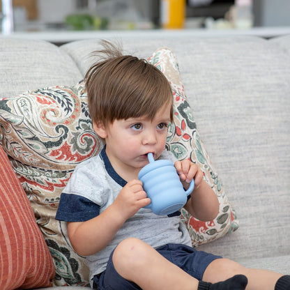 LA TASSE D'APPRENTISSAGE EN SILICONE™|UNE ALIMENTATION SÛRE ET CONFORTABLE - maman-bambin