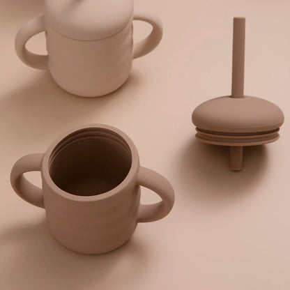 LA TASSE D'APPRENTISSAGE EN SILICONE™|UNE ALIMENTATION SÛRE ET CONFORTABLE - maman-bambin