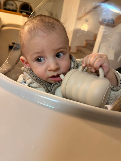 LA TASSE D'APPRENTISSAGE EN SILICONE™|UNE ALIMENTATION SÛRE ET CONFORTABLE - maman-bambin